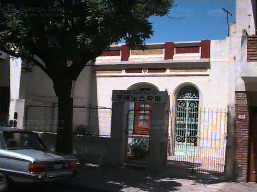 Frente de LAUTARO 1143 desde la vía pública