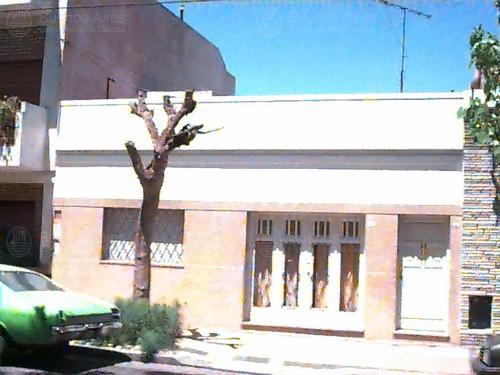 Frente de LAUTARO 1111 desde la vía pública