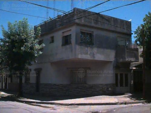 Frente de ASAMBLEA AV. 1997 desde la vía pública