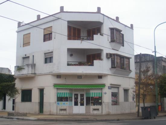 Frente de ZUVIRIA 2100 desde la vía pública