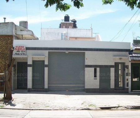 Frente de PUAN 1862 desde la vía pública