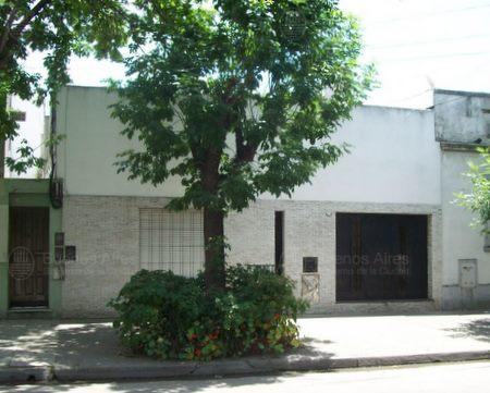 Frente de ZELARRAYAN 1765 desde la vía pública