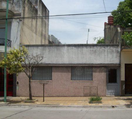 Frente de HORTIGUERA 1811 desde la vía pública