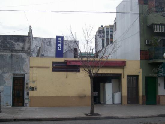 Frente de CASTAÑARES AV. 1217 desde la vía pública