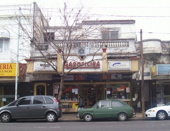 Frente de ASAMBLEA AV. 850 desde la vía pública