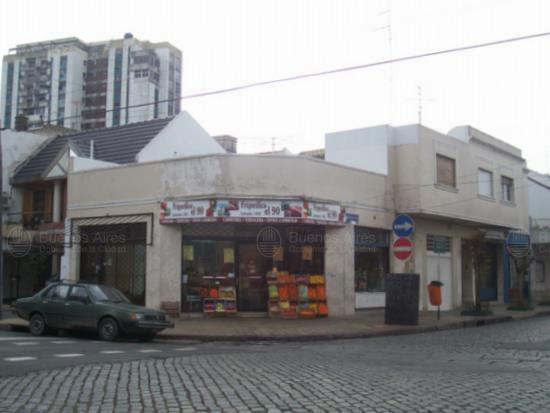 Frente de CACHIMAYO 1396 desde la vía pública
