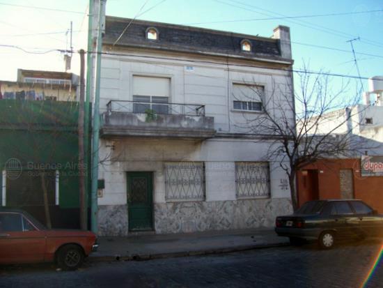 Frente de PICHEUTA 1550 desde la vía pública