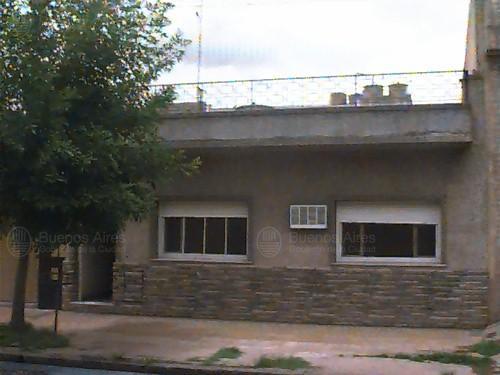 Frente de BERON DE ASTRADA 2240 desde la vía pública