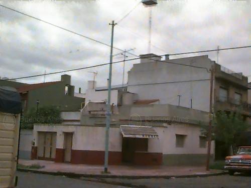 Frente de BERON DE ASTRADA 2298 desde la vía pública