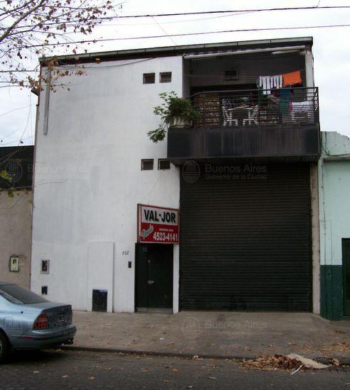 Frente de GIRARDOT 232 desde la vía pública
