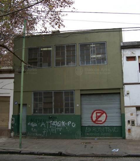 Frente de DUMONT, SANTOS 4712 desde la vía pública