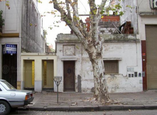 Frente de DUMONT, SANTOS 4734 desde la vía pública