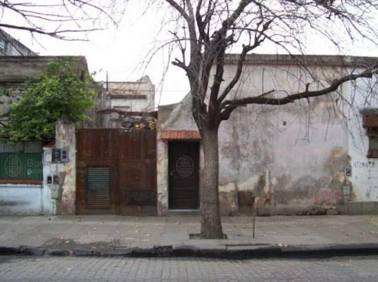 Frente de la parcela 047-059A-015 desde la vía pública