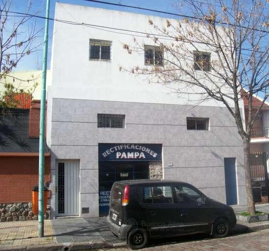 Frente de PORTELA 712 desde la vía pública