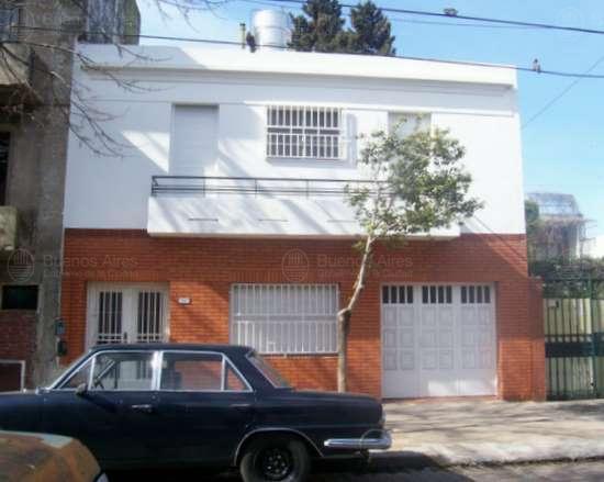 Frente de PORTELA 756 desde la vía pública