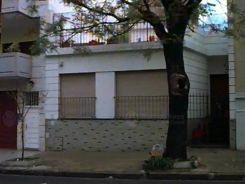 Frente de QUIRNO 277 desde la vía pública