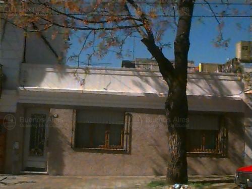 Frente de TANDIL 2980 desde la vía pública