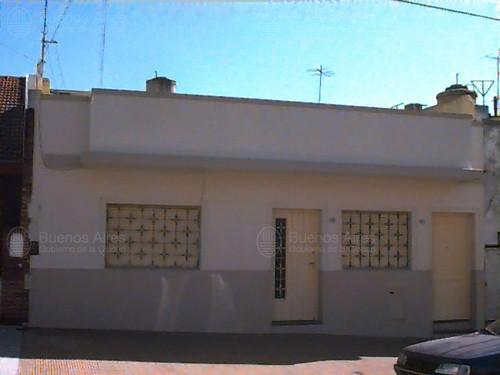 Frente de REMEDIOS 2917 desde la vía pública