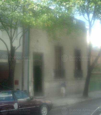 Frente de QUIRNO 130 desde la vía pública
