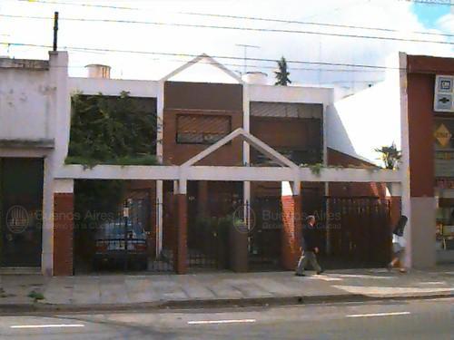 Frente de DIRECTORIO AV. 2775 desde la vía pública