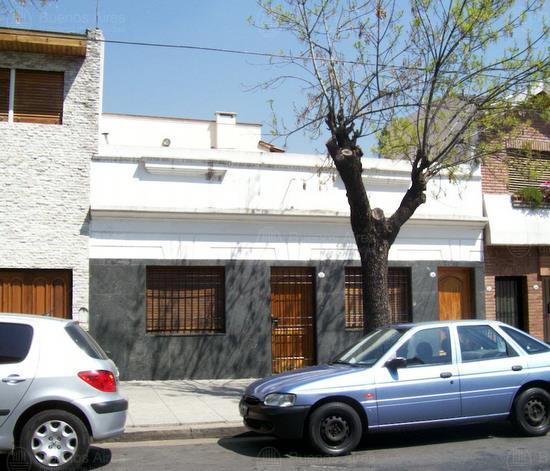 Frente de CULPINA 745 desde la vía pública