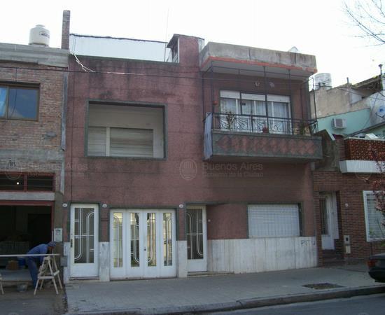 Frente de CULPINA 882 desde la vía pública