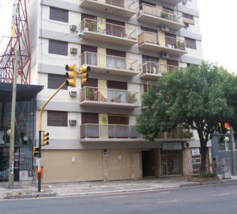 Frente de ALVAREZ THOMAS AV. 2074 desde la vía pública