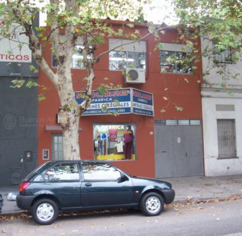 Frente de DONADO 1483 desde la vía pública