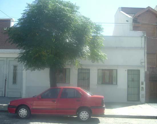 Frente de FOULLIER, FELIX O. 5833 desde la vía pública