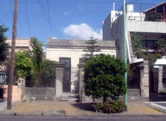 Frente de ECHEVERRIA 5338 desde la vía pública