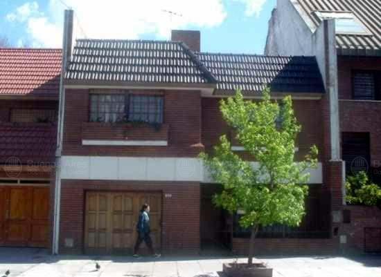 Frente de BUCARELLI 1830 desde la vía pública