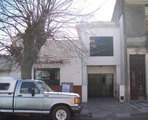 Frente de NUÑEZ 4713 desde la vía pública