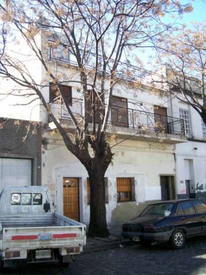 Frente de AÑASCO 2267 desde la vía pública