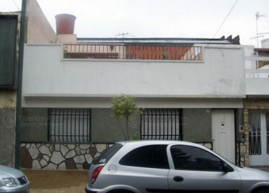 Frente de SAN PEDRO 5863 desde la vía pública