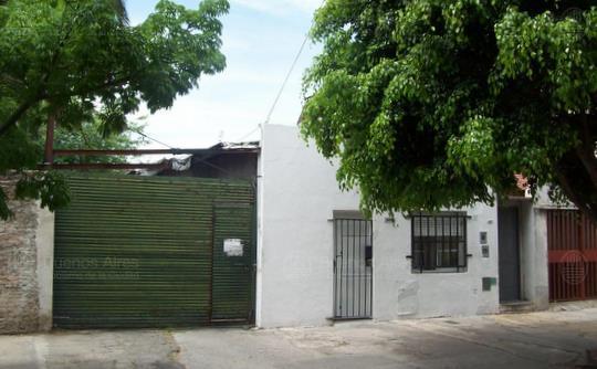 Frente de REMEDIOS 5548 desde la vía pública