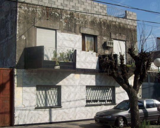 Frente de GARZON, EUGENIO, GRAL. AV. 5683 desde la vía pública