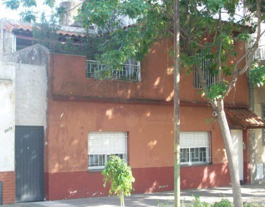 Frente de GARZON, EUGENIO, GRAL. AV. 5667 desde la vía pública