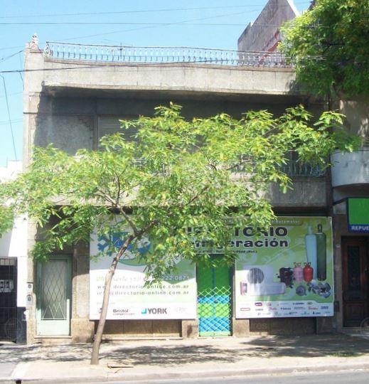 Frente de DIRECTORIO AV. 5582 desde la vía pública