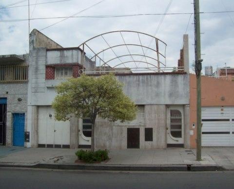 Frente de POLA 1543 desde la vía pública