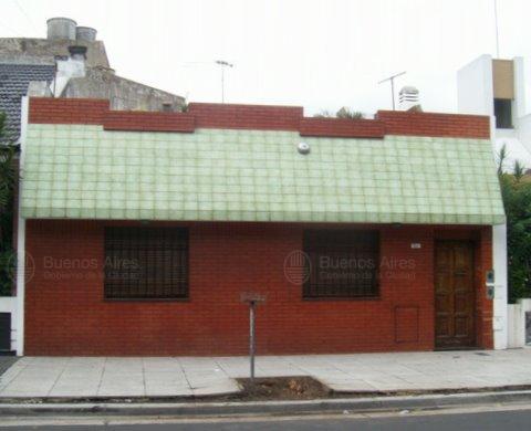 Frente de MIRALLA 2081 desde la vía pública