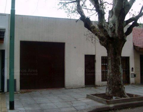 Frente de CORVALAN 2315 desde la vía pública