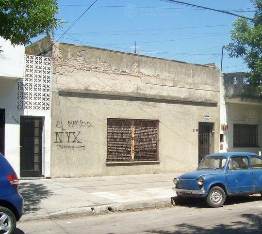 Frente de ARAUJO 2149 desde la vía pública