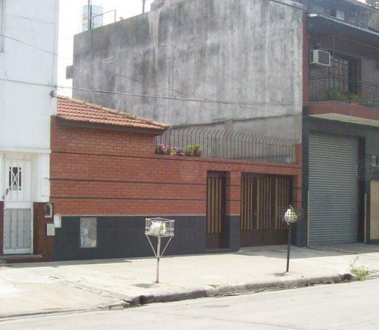 Frente de ARAUJO 2081 desde la vía pública