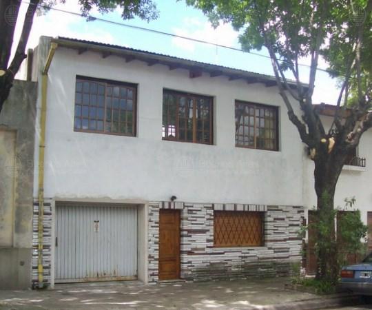 Frente de ARAUJO 1718 desde la vía pública