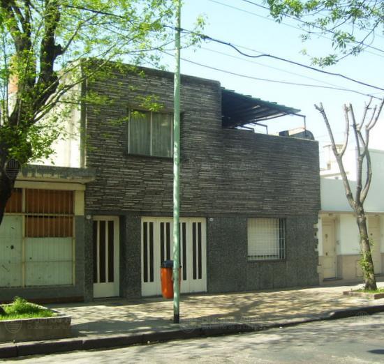 Frente de ESCALADA AV. 1022 desde la vía pública
