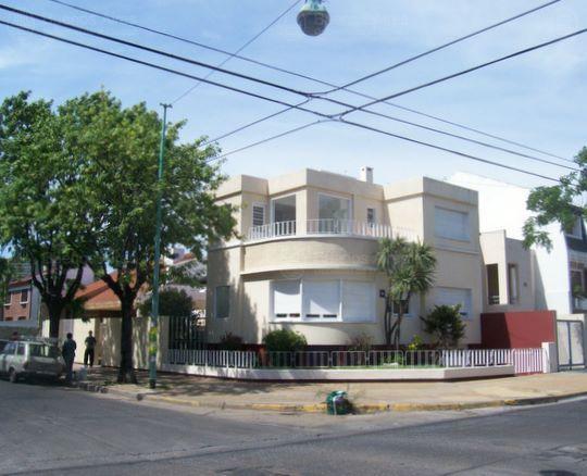 Frente de GRIVEO 4104 desde la vía pública