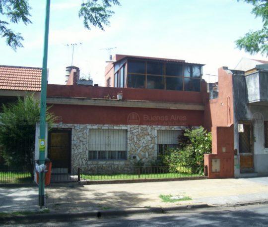 Frente de GRIVEO 4164 desde la vía pública