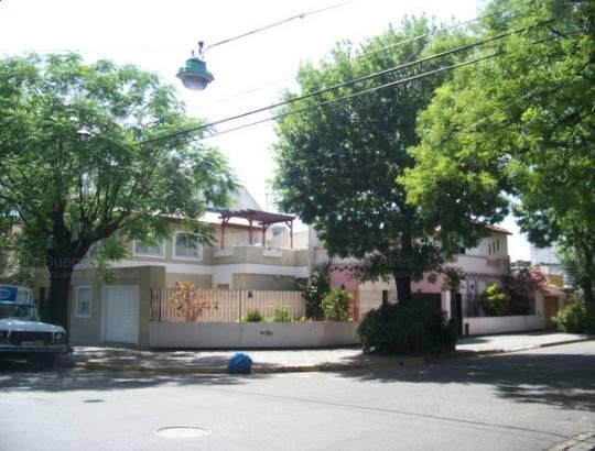 Frente de GUALEGUAYCHU 4885 desde la vía pública