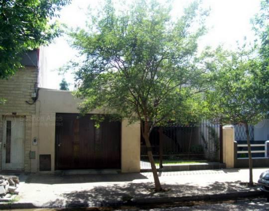 Frente de GUALEGUAYCHU 4843 desde la vía pública