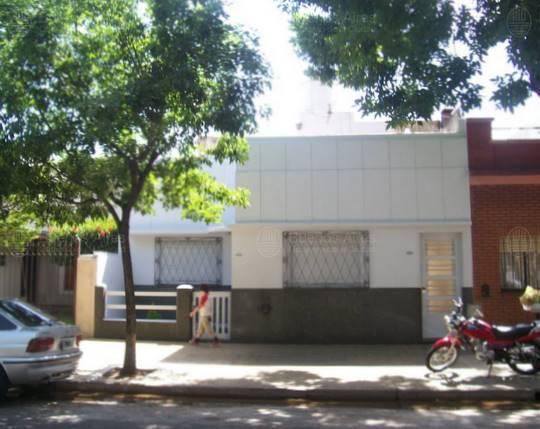 Frente de GUALEGUAYCHU 4831 desde la vía pública